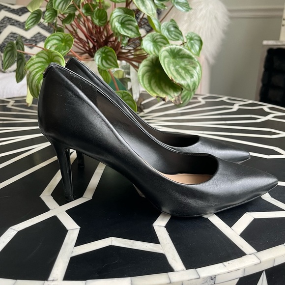 Karl Lagerfeld Paris Black Smooth Leather Kitten Heel Pumps - Picture 6 of 9